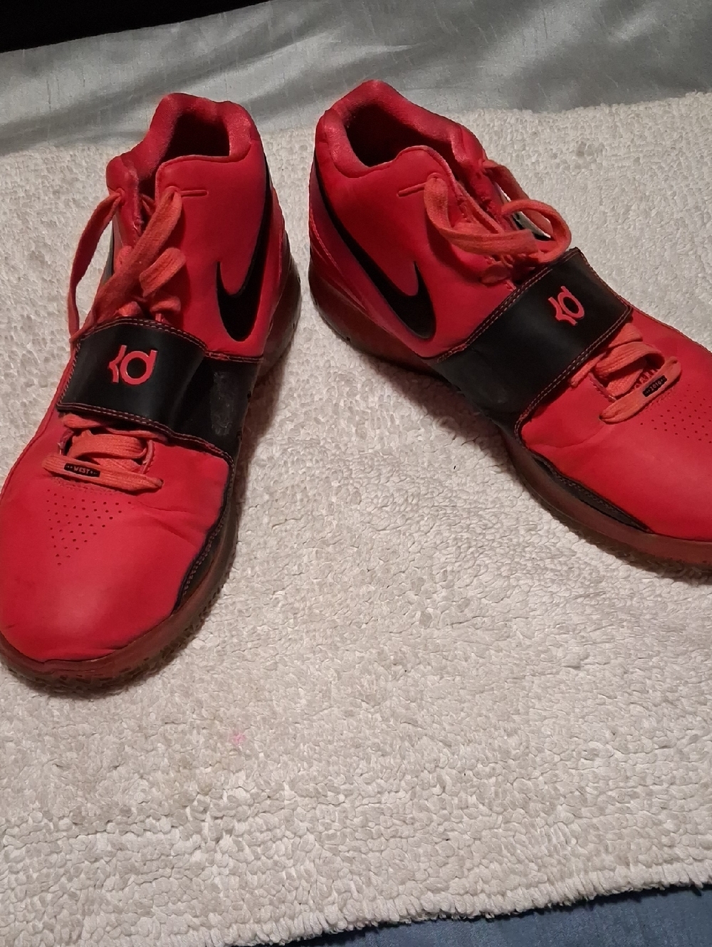 Nike Men's Red and Black Basketball Sneakers